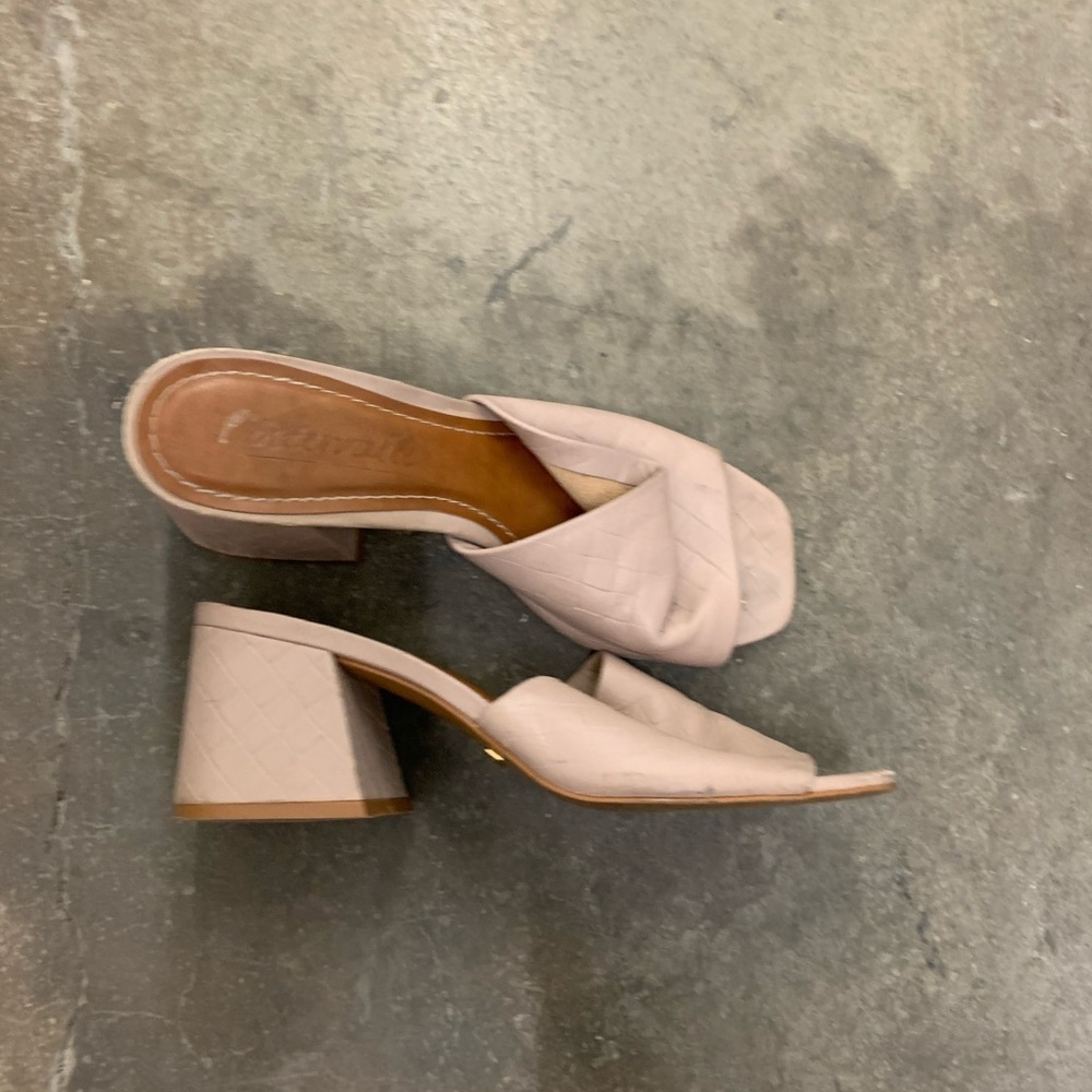 L’intervalle‎ heeled slides